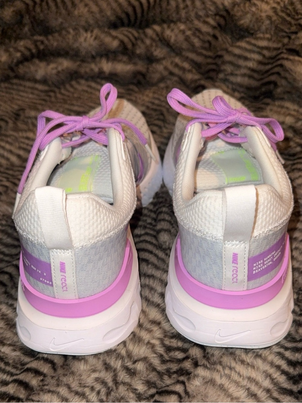 Nike Women's White and Lavender Lilac Running Sneakers 8.5 9 BRAND NEW - Picture 4 of 5